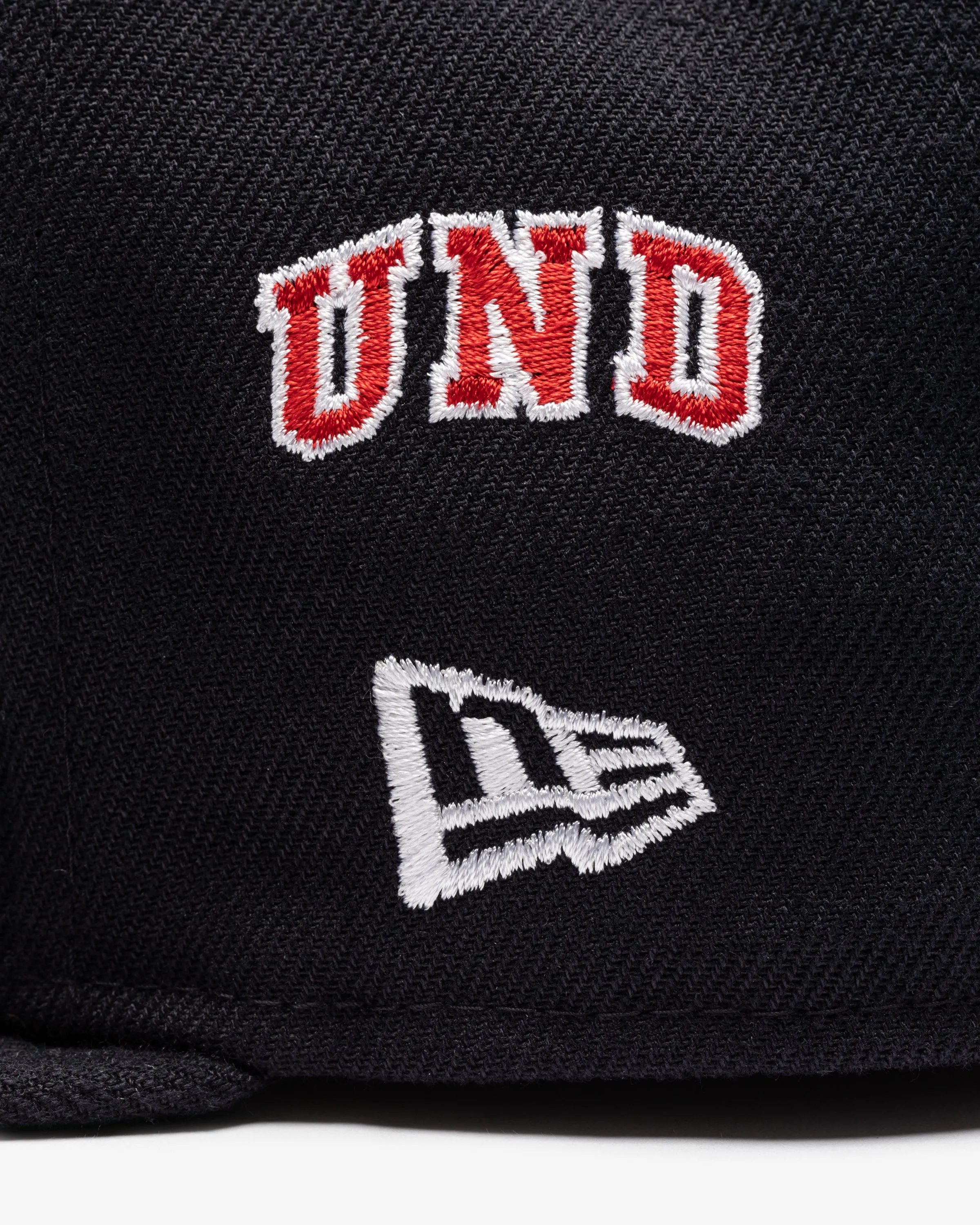 UNDEFEATED X NE X MLB FITTED - CLEVELAND INDIANS